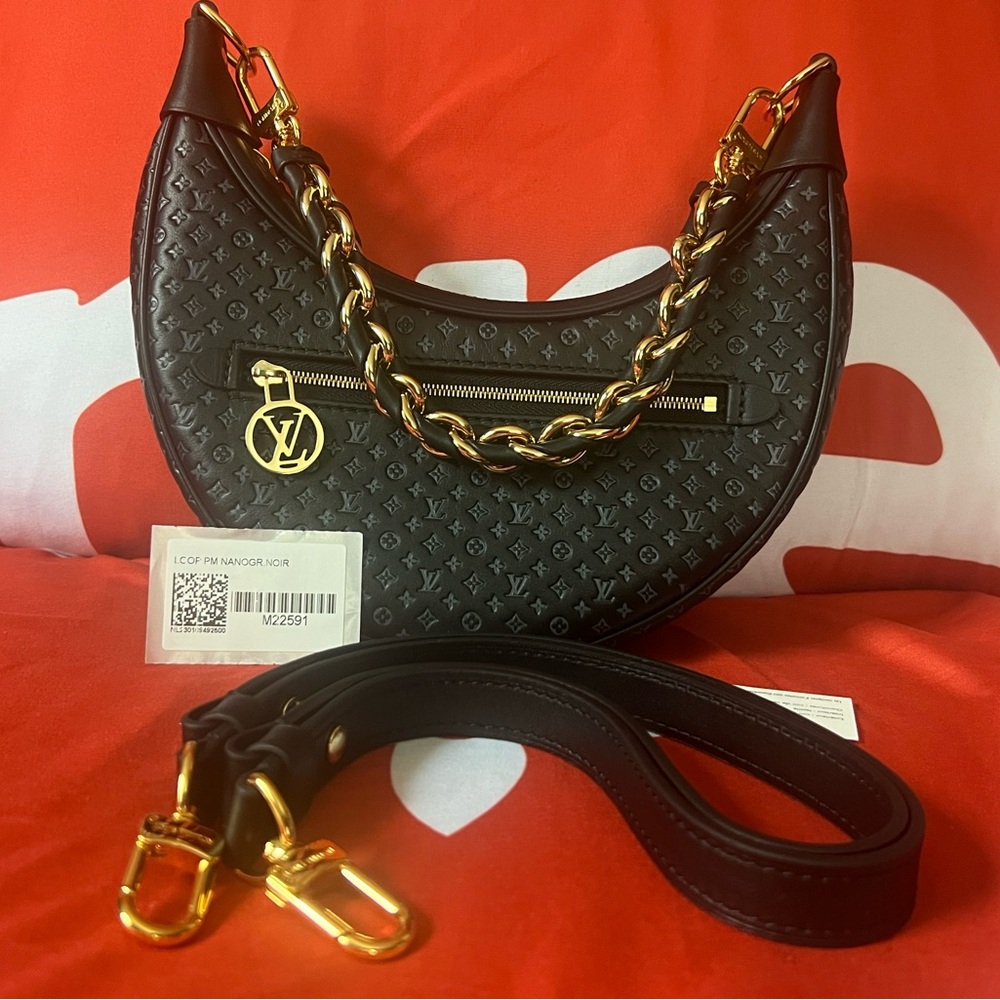 NWOT LOUIS VUITTON LOOP BAG
